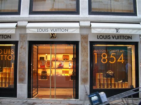 louis vuitton store italy|louis vuitton italy site.